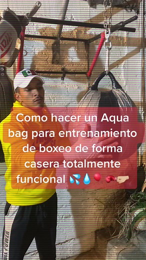 Como hace un Aqua bag para entrenamiento de boxeo de forma casera totalmente funcional Materiales necesarios: - 1 pelota gigante con asa incluida. - 1 rollo de cinta de ducto gris. - 2 rollos de cinta de aislar. - 1 gancho/bandola/mosquetón500kg. - 1 destorcedor forjado 5/16”. - 2 m de cadena delgada. - 1 pegamento de contacto. - Bicarbonato de sodio. - 2 tornillos de 1/4” x 1 1/2” - Agua. Herramientas necesarias: - pinzas mecánicas. - Tijeras. - Llave 7/16”. - Matraca con dado 11mm. - 1 punta d