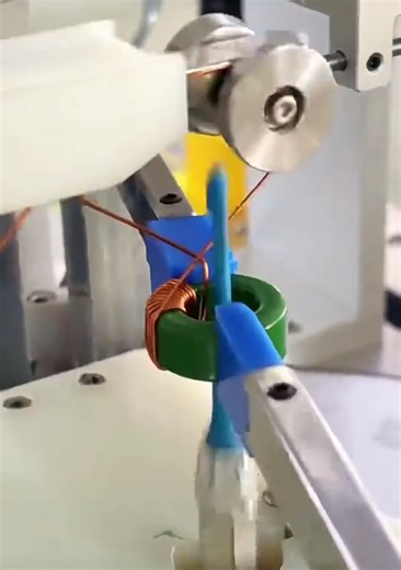 The common-mode inductor winding machine #inventiontech #automobile #amazingthingtechnology