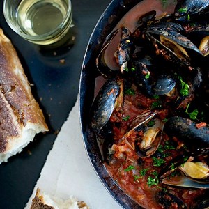 Steamed Mussels with Tomato-and-Garlic Broth