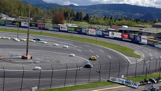 Pro lates on the track for their 1st practice. | Evergreen Speedway