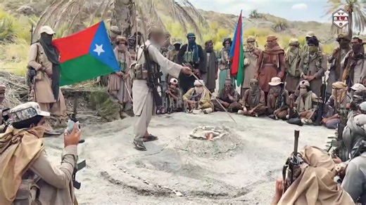 #Pakistan 🇵🇰: Baloch Liberation Army (#BLA) carried out an attack on a Pakistani Army post in #Kech, #Balochistan. Fighters seemingly armed with notable #USA-made 🇺🇸 mag-fed M249 machine gun, M16A4 rifles, #Bulgaria-made 🇧🇬 Arsenal OGi-7MA rockets.