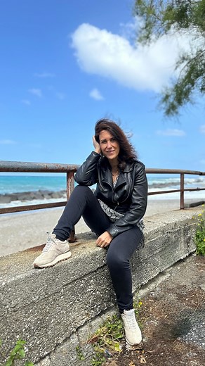 Elena Raimondo • Fiera mamma calabrese on Instagram: "Poi mi chiedono perché amo la Calabria… i nuciddre ari surici 😂😂😂 vero? #lamammacalabrese ps per questo aperitivo se capitate in zona andate al @boemondo_drinkandfood e vi consiglio l’ululato spritz #noadv"