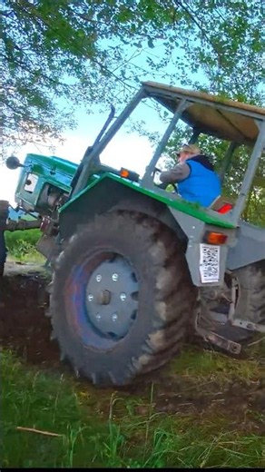 Zetor 4011 in difficult terrain