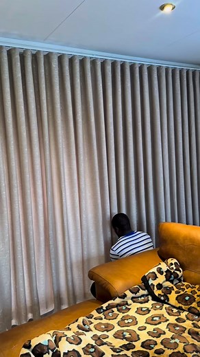  Transform your space with high-ceiling curtains. Katso Lux...