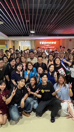 Lim Pin Juen 林品隽 on Instagram: "欢迎来到E人们的演唱会🗣️🎤✨ #ktv #singing #concert #extrovert"