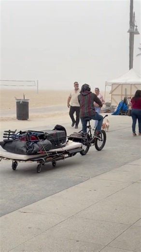 What one sees on the boardwalk #random #venice #youtubeshorts #vlogger #contentcreator #bicycle