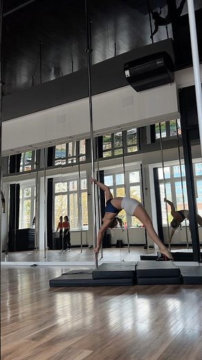 Futbol grip regrips at Warsaw Pole Dance Center by Haczkur 💪🔥#klaudiastawiarz #poledance