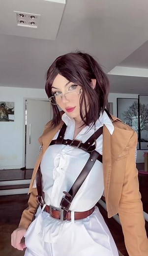 Cosplay Dubbing of Hange Zoe from Attack on Titan | Fun Attempt at Voice Acting