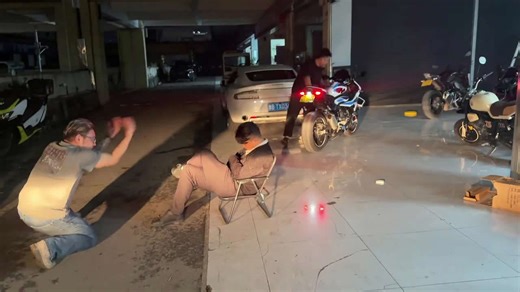 Sleeping man startled awake by motorcycle rev in Hubei, China
