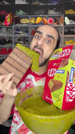 Indulging in Dubai Chocolate KitKat ASMR Experience