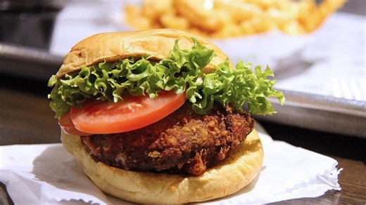 If you were a kid in the 2000s, you definitely ate these 10 cafeteria favorites