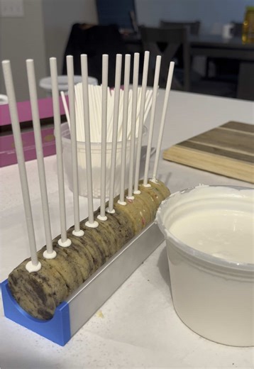 Excited to get started on this one! #cakepops #smallbusinessowner #cakedipping #fyp #cakepopdecorating #beginner #treatmaker #bakersoftiktok #treats #dippedtreats