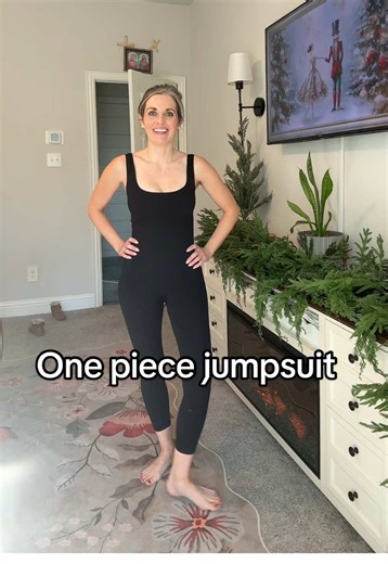 This one piece has padded cups, which I love. Great for the gym. #brxl#brxlyoga#workout #yoga #pilates @brxlstudio