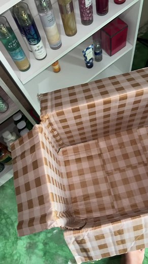 20 unidades de colonias y cremas en oferta