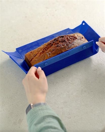 coox WUNDERFORM Frame LQ in Rot: Die erste faltbare Silikon Kastenform für grenzenlose Backkreationen - perfekt für Kuchen, Brot und Aufläufe
