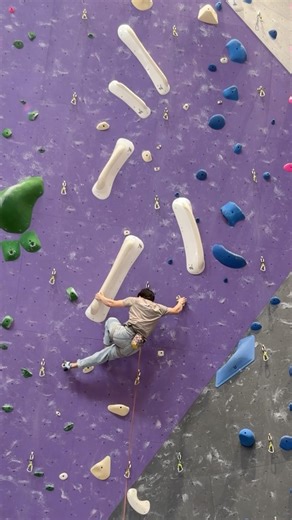 5.12 Onsight, perfect fitness route set by JMT & Half-Pint #dynodetroit #climbing #routesetting