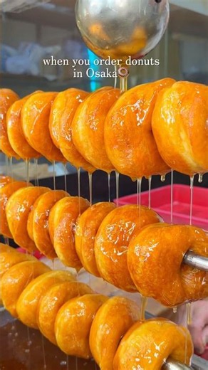 A famous honey donut from a bakery that’s been around since 1971 🍩✨