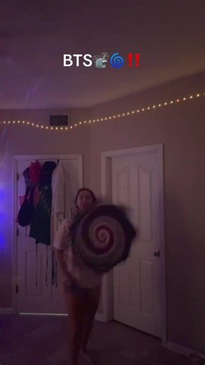 ***NOT EVERY FLOW WILL BE PERFECT*** and that’s okay!!! i wasn’t even going to post this (clearly😂) but i saw @tay fal 🔮🐈‍⬛ post about how she’ll spend so much time trying to get the “perfect video” instead of posting the ones that feel fun. well this one felt fun!! did i mess up? a bunch? yes. do i care? NO. I’m learning so much every time i pick up my @Flowstar and its a skill that you can only get better at with practice so consider this practice. I’m trying to work on my stalls and dancin