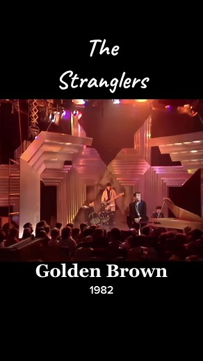 ‘Golden Brown’ by The Stranglers was released as a single in January 1982, and became a top 10 hit around the world. The song peaked at No2 in the UK for 2 weeks behind The Jam’s ‘Town Called Malice’ at No1. #FYP #80sSongs #80sMusic #TopOfThePops #TOTP #throwbacksongs #GoldenBrown #TheStranglers
