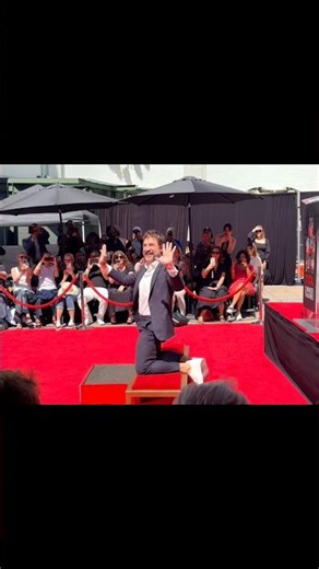 Javier Bardem Cements Hands, Feet and Nose ‪@TCLChineseTheatres‬