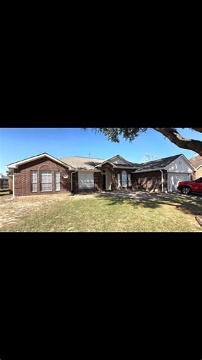 🌸🍃 Spring leaves are falling… and your gutters are CALLING 📞😅 If your gutters are overflowing like they’re auditioning for a waterfall, it’s time to upgrade. Got Gutterz & Protection installs seamless gutters and gutter guards so your home stays protected and you stay off the ladder. 📍Houston & surrounding areas 📞 832-598-6022 🌐 www.Gotgutterzprotection.com #GotGutterz #HoustonGutters #SpringCleanup #GutterGuards #SeamlessGutters | Got Gutterz and Protection