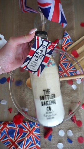 Our King’s coronation cake is available NOW. Head to our website to shop 👑 #kingscoronationmix #bottledbaking #coronationbaking