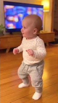 bebes bailando al ritmo de la música 😂 #baby #babydance #funny