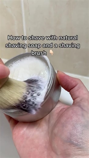 How to use the natural shaving soap and shaving brush for a super close shave 👏🏻 this shaving soap is made with natural ingredients, and is plastic free 👌🏻 #shavingsoap #shavingsoaps #naturalshavingcream #shavingfoamhack #shavingbrushes #veganshavingproducts #reusablerazor #safetyrazor #ecofriendlyrazor #sustainablerazor
