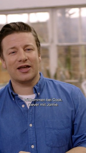 Wir kriegen einfach nicht genug von leckerem Essen und @jamieoliver.😋 In "Cook clever mit Jamie" präsentiert euch der Starkoch günstige Gerichte, die perfekt zu euch und eurem Alltag passen. 😍 Schaltet ein am Samstag ab 16:25 im Free-TV auf VOXUp.🍽 #VOXUp #jamieoliver #kochshow #günstig #Rezepte | VOX