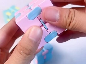 西瓜哥表演玩无限魔方