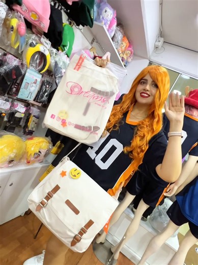 LLEGARON LOS MORRALES DE HAIKYU 💞 Llegó lo que tanto esperaban.... Los morrales de Haikyu 🧡 No te quedes sin el tuyo ✨ @pamelaroncalv #fyp #karasuno #haikyuu #kageyama #nishinoya @Dreams Store Perú