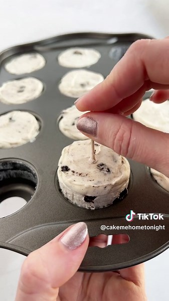 I'm obsessed with these mini cheesecake pans! The bottoms of each of the cups is removable, so you just have to press up on the bottom to easily remove the cheesecakes. Click on the link in my profile to find these linked in my Amazon storefront. #minicheesecake #bakingtips #bakingsupplies