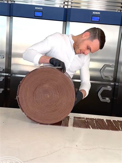Mastering Chocolate Art Techniques for Pastry Chefs