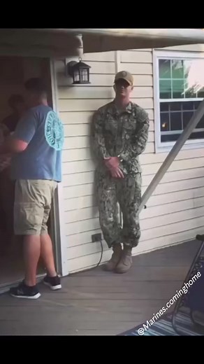 603K views · 29K reactions | Surprising best friend珞 #navy #usnavy #homecomingsurprise #fyb #usa # | Amit Brook | Facebook