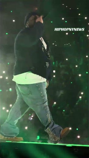 ‪@RodWaveOfficial‬ performs green light #rodwave