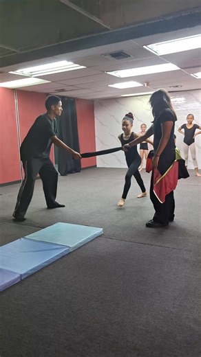 falta poco #dance #gymnastics #acrobatics #dancer #areal