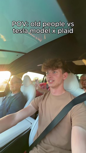 Tesla Model X Plaid vs Lucid: Drag Race!