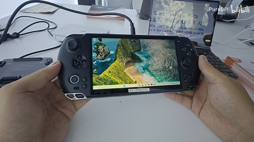GPD Win 5 Handheld With AMD's Ryzen AI MAX  395 Tested: 70W Peak Power, 80C Temps, Massive Power Bank & Dock, Near RTX 4060 Graphics Performance