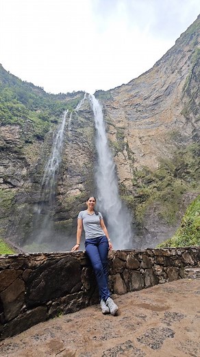 Hace unos días hubo un deslizamiento en el camino a la catarata de Gocta en Chachapoyas debido a las intensas lluvias. Hoy tuve la oportunidad de pasar por la zona y si bien no hay puente, se puede cruzar ya que las piedras han tapado toda la quebrada. Ojalá se pueda reconstruir pronto y hacer todas las mejoras que se necesitan para el bienestar de los turistas y el beneficio de los vecinos. Gracias a mi colega Luis Chuqui por la gestión y al alcalde del distrito de Valera, el señor Jorge Comeca