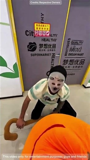 Gorilla lost the cap and child find out #shortsfeed #shorts