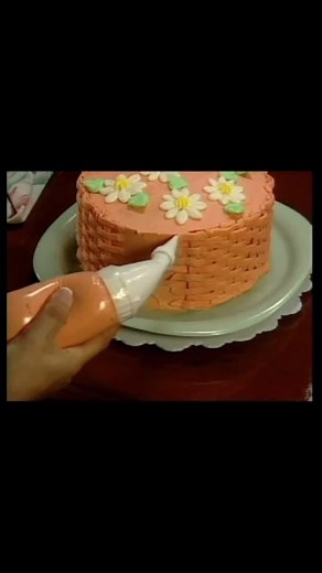 The basket cake is ingrained in my brain #oldcommercials #90scommercial #2000scommercials #2000skids #nostalgia #fyp #foryoupage #childhoodmemories #childhood #90snostalgia #2000sthrowback #90skid