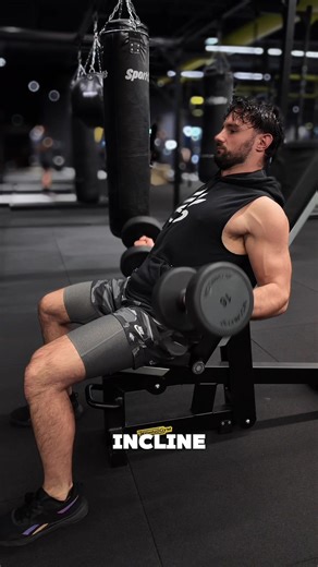 💪 Same dumbbells. Different biceps. 🧠 One exercise. Three positions. Three results. 👉 Incline dumbbell curl ➡️ More focus on the outer biceps 💡 Long head under stretch. More peak potential. 👉 Preacher curl position ➡️ More focus on the inner biceps 💡 Short head isolated. No momentum. 👉 Reverse preacher position ➡️ Inner and outer biceps evenly 💡 Maximum control. Balanced development. 🎯 Small position changes. Big muscle difference. 📌 Save this and train with intention. 👀 Send it to so