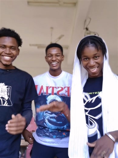 Moi👳 qui montre à mes camarades comment on danse le Takamba😂, alors que moi même je ne suis qu'à 33%🤧💔. Ils aiment trop le Takamba wly🥹🥰: @✯Mouss✰King༒🥷🏻🤴🏻 ︻デ═一ッ✨≛ @LVSV 💞MAKI💕 @Le précieux de Tombouctou 🥳🍀 @La Guidje officielle ♊️ @13_🇲🇱_Pheno Yes_Officiel🇲🇱 @ALAM CHOCO🇲🇱🇲🇦 #takamba #alecole #mescamarades #tiktoktombouctou😂😂😂 #nordmali🇲🇱