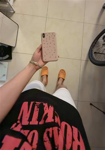 iPhone Xs Max Hello Kitty — có còn xứng mua tầm này?