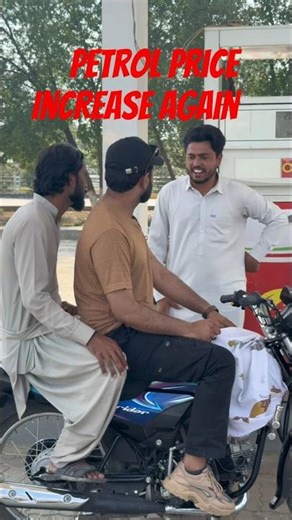 Petrol ne Kya Haal kr diya 🤣😂#funnyvideo #comedyshorts #petrolprice #petrolpump #petrol #shorts