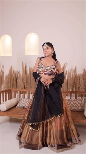 Sana Saifi on Instagram: "#shaadireadywithsana Serving this bridesmaid look for all upcoming weddings ✨ Part 1 Lip liner @maybelline_ind Lip gloss @maybelline_ind Lehnga @odhniworld Jewellery @chinar_jewels ( bridesmaid outfit , shaadi makeup , shaadi ready , lip combo . Wedsing lip combo , bridesmaid look , bridesmaid makeup)"