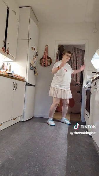 My computer mouse has decided it doesn't want to work today 🥲 #lumix #poppingdance #technoremix #dancetiktok #bodycontrol