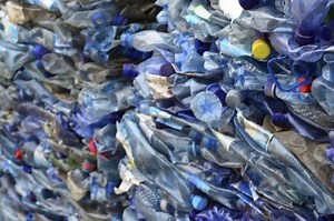 Upaya Mengurangi Sampah Plastik dengan Daur Ulang Botol Plastik - National Geographic