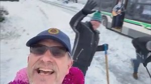‘Flowerman’ and crew of volunteers shovel Comox streets