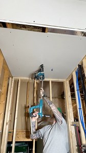 I put the Makita 18v collated screwgun on the Makita rebar tier extension and it worked!•This is a 9ft ceiling.The idea would be to have 2 guys throwing boards up and tacking them then have someone following behind screwing them with this Makita Tools USA Makita Canada ...#tools #construction #drywall #makita #makitapartner | Kruger Construction